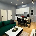 7 Kamienic 29 Lok 2a Vis A Vis Jasnej Gory 쳉스토호바