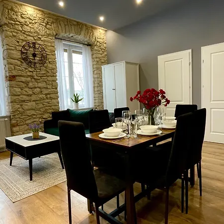 7 Kamienic 29 Lok 2a Vis A Vis Jasnej Gory شقة