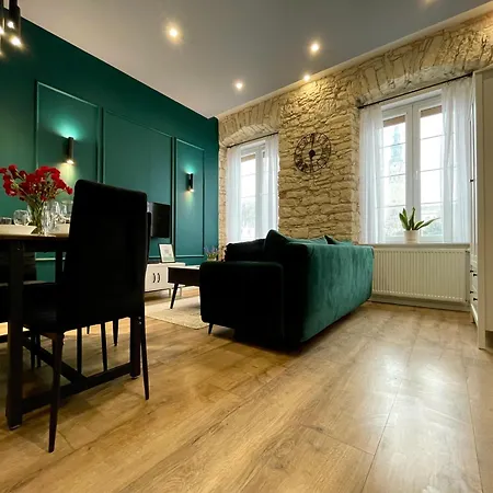 7 Kamienic 29 Lok 2a Vis A Vis Jasnej Gory Апартаменты *